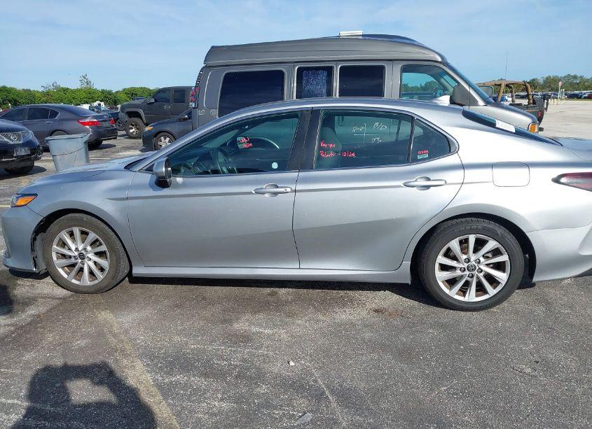 Photo 14 of 2022 Toyota Camry LE (VIN 4T1C11AKXNU630149)