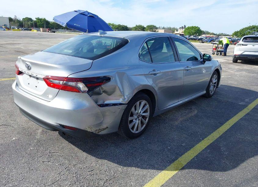 Photo 4 of 2022 Toyota Camry LE (VIN 4T1C11AKXNU630149)