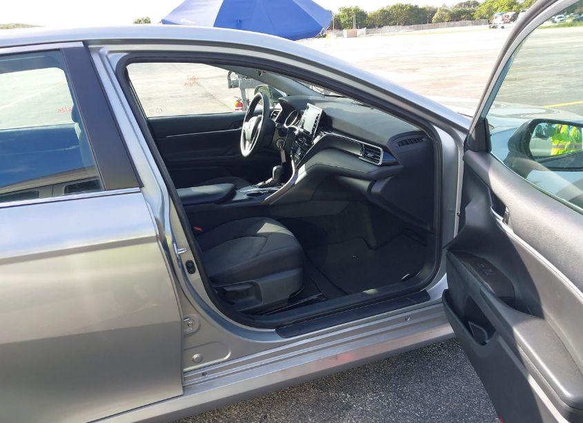 Photo 5 of 2022 Toyota Camry LE (VIN 4T1C11AKXNU630149)