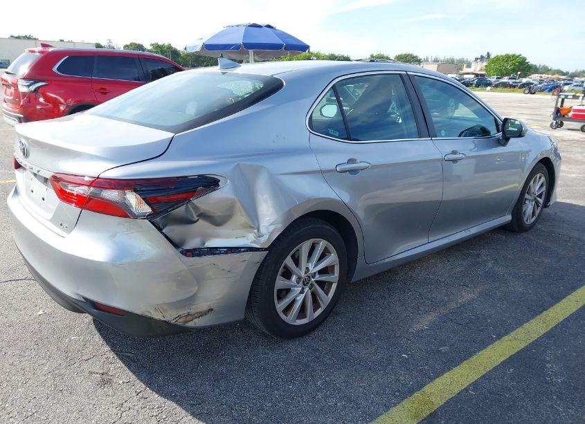 Photo 6 of 2022 Toyota Camry LE (VIN 4T1C11AKXNU630149)