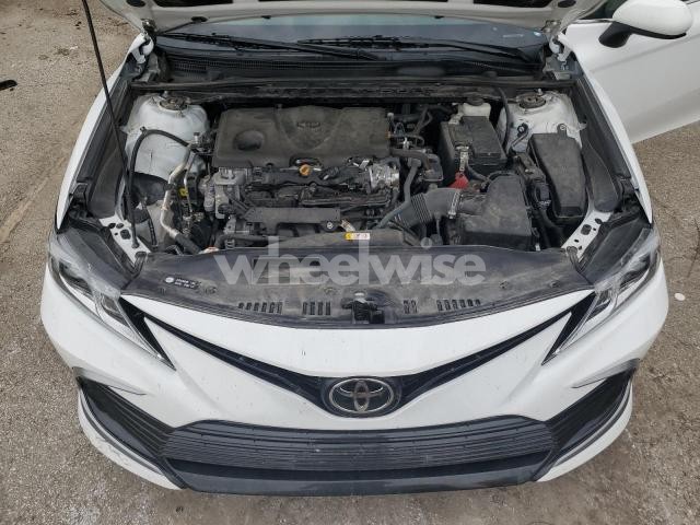 Photo 3 of 2022 TOYOTA CAMRY LE (VIN 4T1C11AKXNU633939)