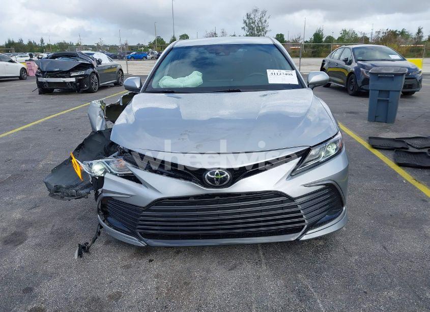 Photo 11 of 2022 Toyota Camry LE (VIN 4T1C11AKXNU642320)