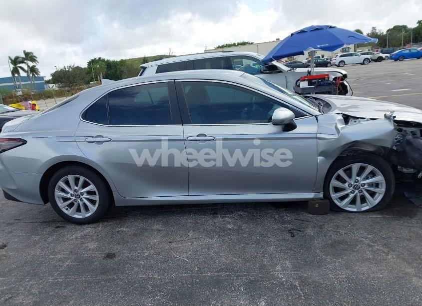 Photo 12 of 2022 Toyota Camry LE (VIN 4T1C11AKXNU642320)