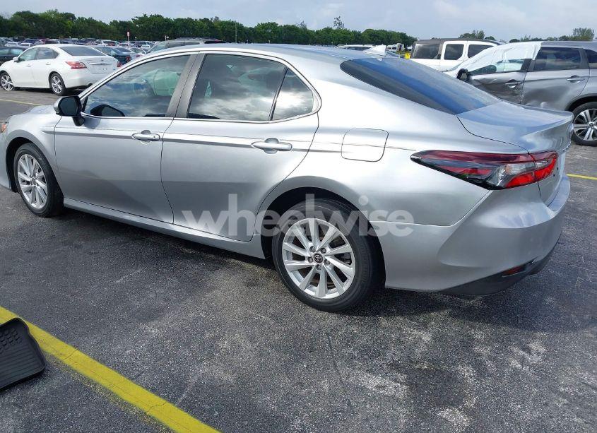 Photo 3 of 2022 Toyota Camry LE (VIN 4T1C11AKXNU642320)