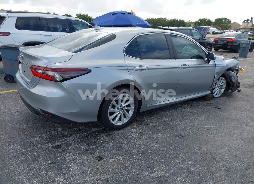 Photo 4 of 2022 Toyota Camry LE (VIN 4T1C11AKXNU642320)
