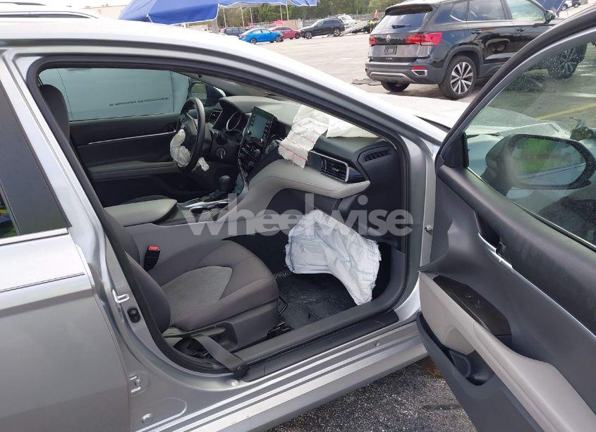 Photo 5 of 2022 Toyota Camry LE (VIN 4T1C11AKXNU642320)