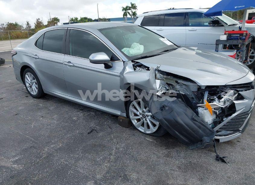 Photo 6 of 2022 Toyota Camry LE (VIN 4T1C11AKXNU642320)