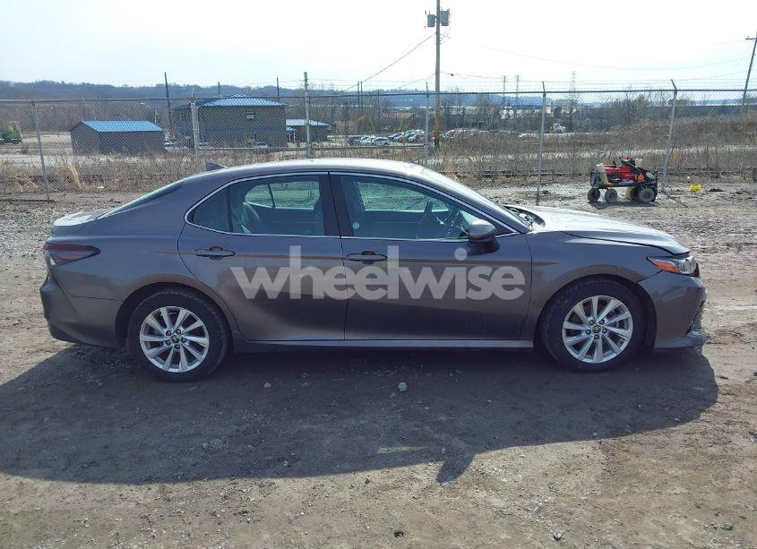 Photo 14 of 2022 Toyota Camry LE (VIN 4T1C11AKXNU679870)