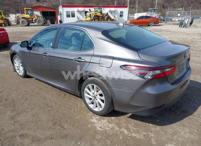 Photo 3 of 2022 Toyota Camry LE (VIN 4T1C11AKXNU679870)