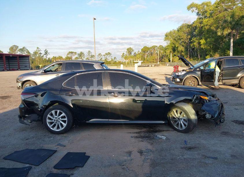 Photo 13 of 2022 Toyota Camry LE (VIN 4T1C11AKXNU687712)