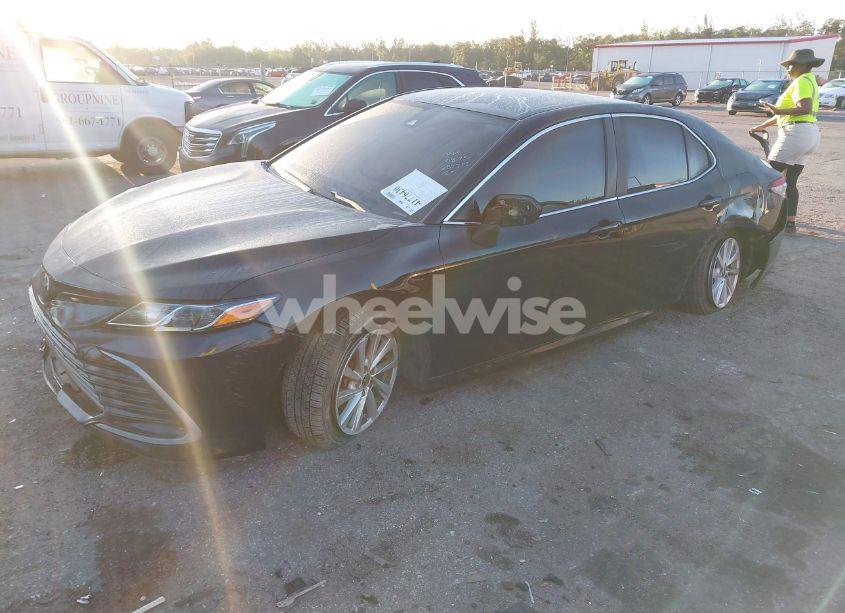 Photo 2 of 2022 Toyota Camry LE (VIN 4T1C11AKXNU687712)