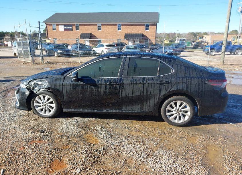 Photo 14 of 2022 Toyota Camry LE (VIN 4T1C11AKXNU711412)