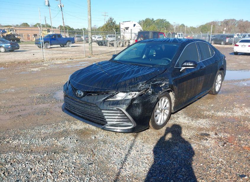 Photo 2 of 2022 Toyota Camry LE (VIN 4T1C11AKXNU711412)