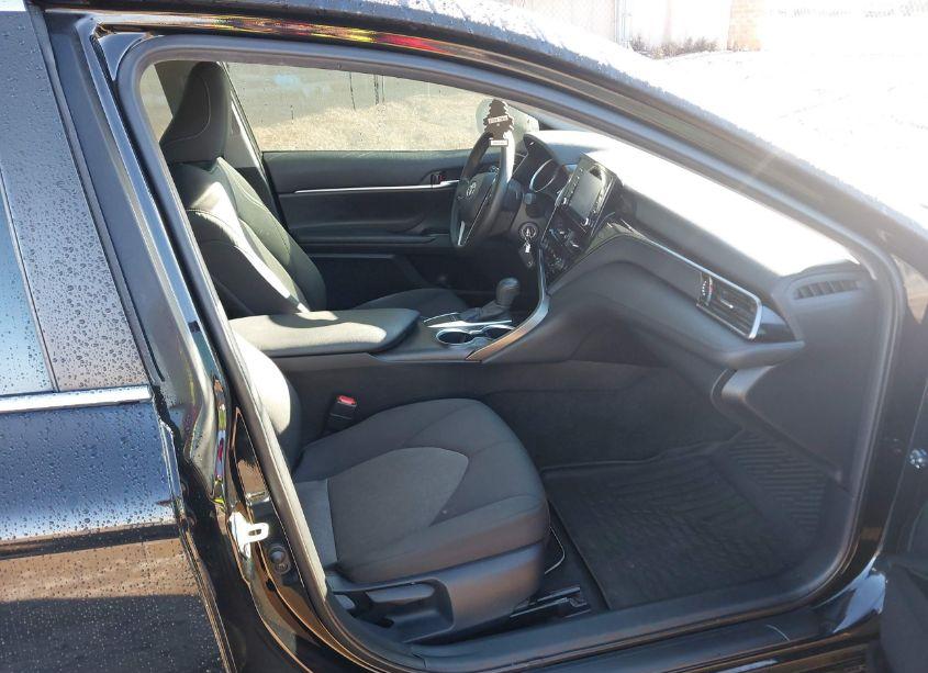 Photo 5 of 2022 Toyota Camry LE (VIN 4T1C11AKXNU711412)