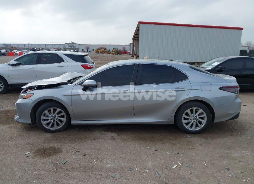 Photo 14 of 2022 Toyota Camry LE (VIN 4T1C11AKXNU714729)