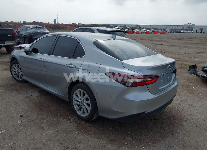 Photo 3 of 2022 Toyota Camry LE (VIN 4T1C11AKXNU714729)