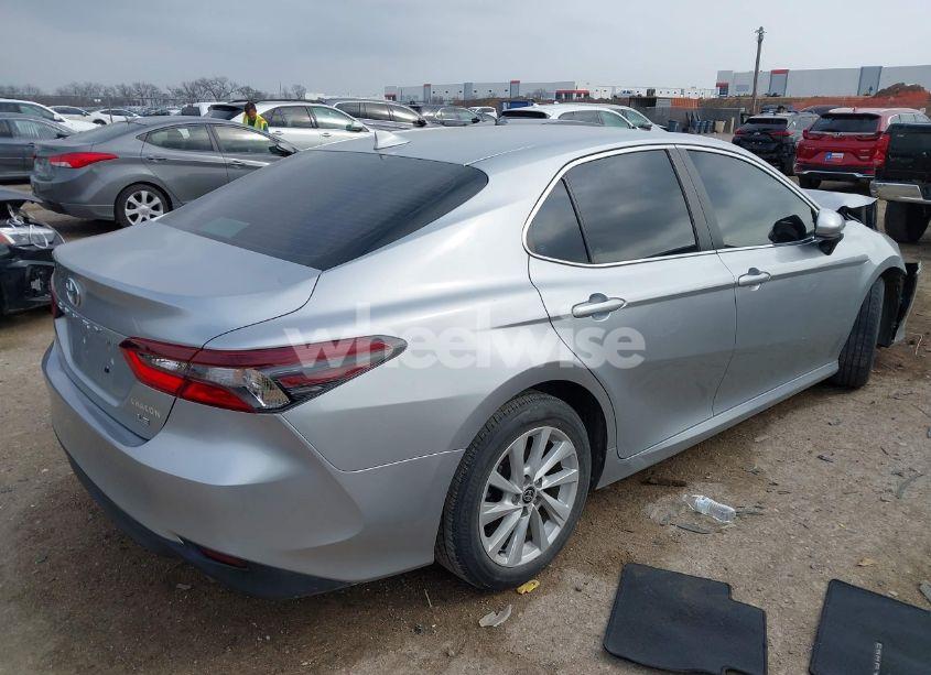 Photo 4 of 2022 Toyota Camry LE (VIN 4T1C11AKXNU714729)