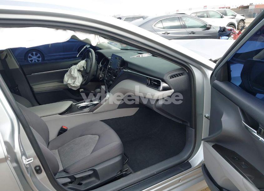 Photo 5 of 2022 Toyota Camry LE (VIN 4T1C11AKXNU714729)