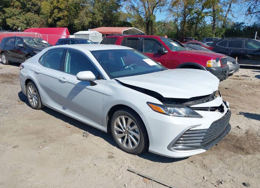 2024 Toyota Camry LE (VIN 4T1C11AKXRU211451) main photo