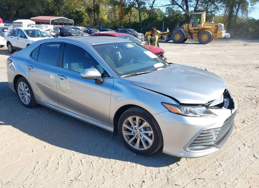 2024 Toyota Camry LE (VIN 4T1C11AKXRU863678) main photo