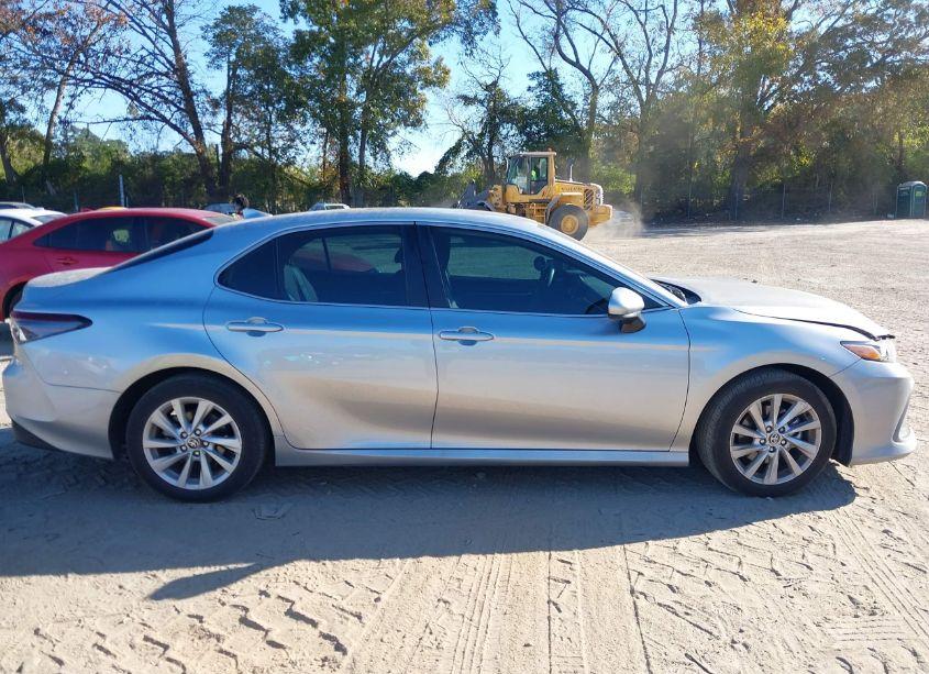 Photo 13 of 2024 Toyota Camry LE (VIN 4T1C11AKXRU863678)