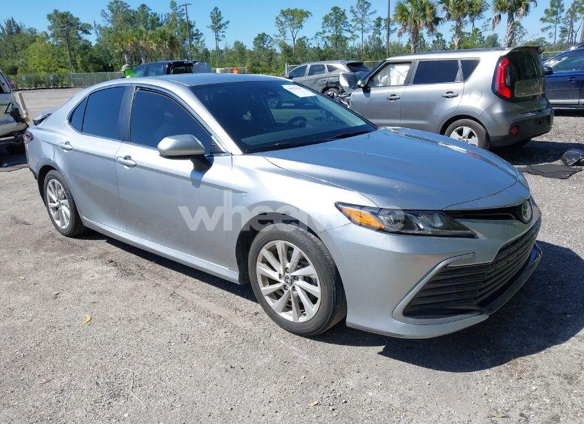 2024 Toyota Camry LE (VIN 4T1C11AKXRU869609) main photo