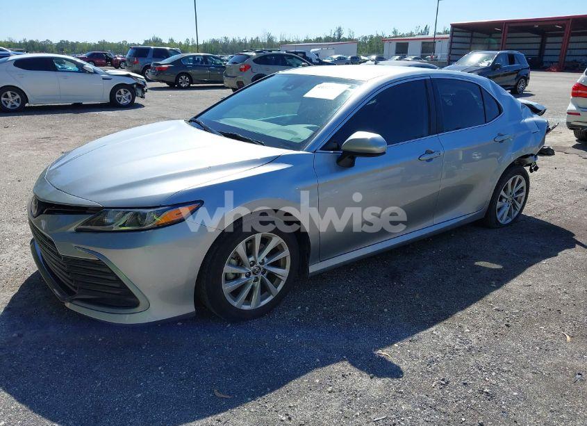 Photo 2 of 2024 Toyota Camry LE (VIN 4T1C11AKXRU869609)