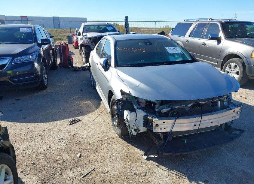 2024 Toyota Camry LE (VIN 4T1C11AKXRU872607) main photo