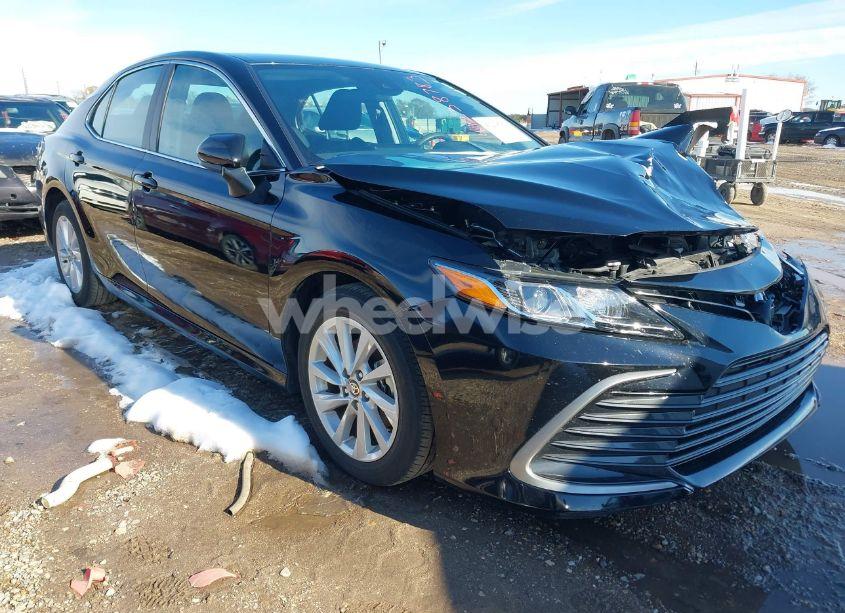 2024 Toyota Camry LE (VIN 4T1C11AKXRU890671) main photo