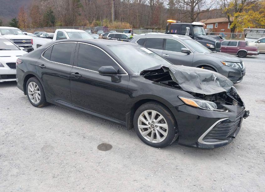 2022 Toyota Camry LE AWD (VIN 4T1C11BK0NU067112) main photo