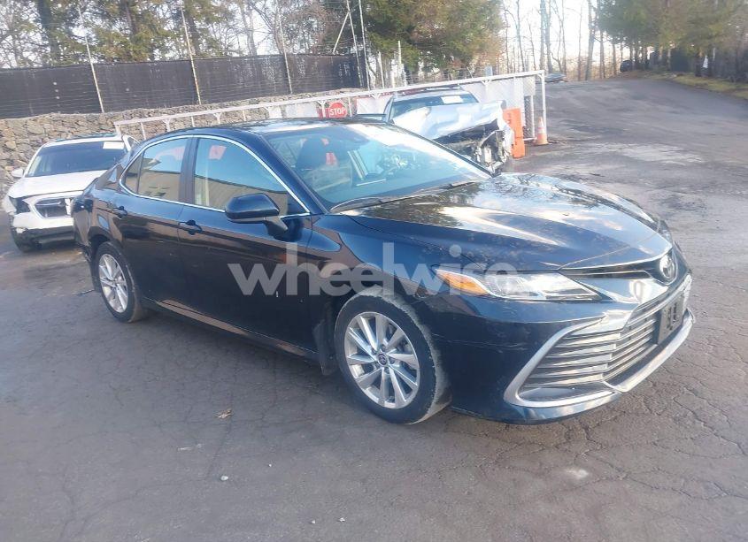 2021 Toyota Camry LE AWD (VIN 4T1C11BK1MU024297) main photo