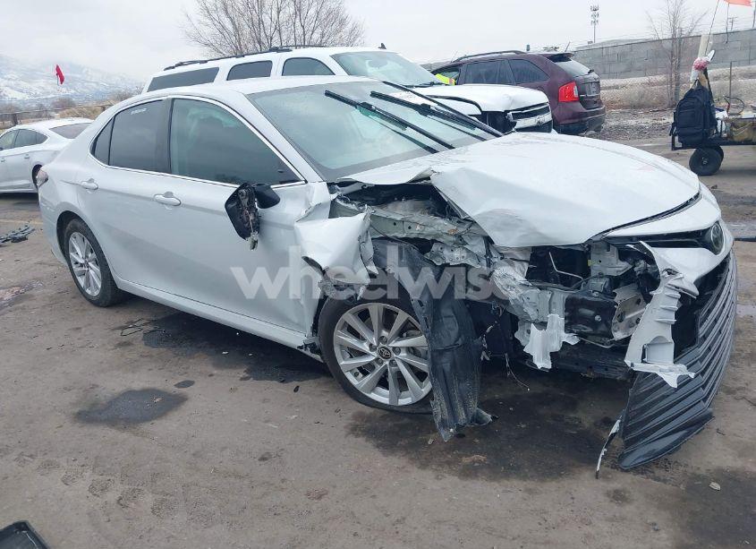 2022 Toyota Camry LE AWD (VIN 4T1C11BK1NU053963) main photo