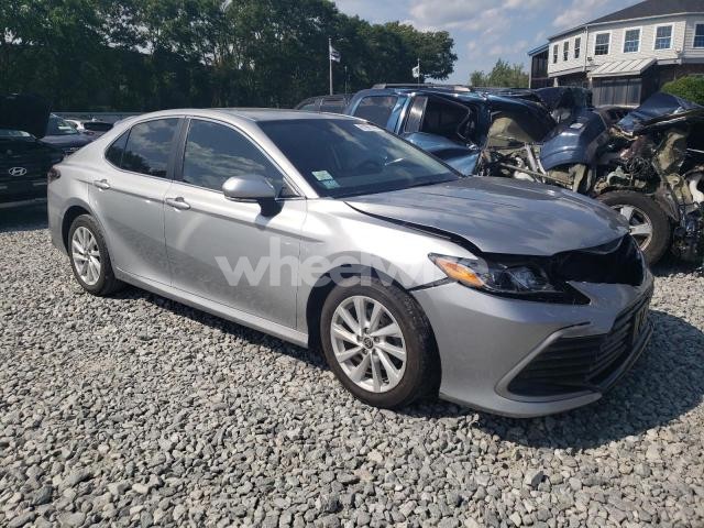 Photo 2 of 2022 TOYOTA CAMRY LE (VIN 4T1C11BK1NU055051)