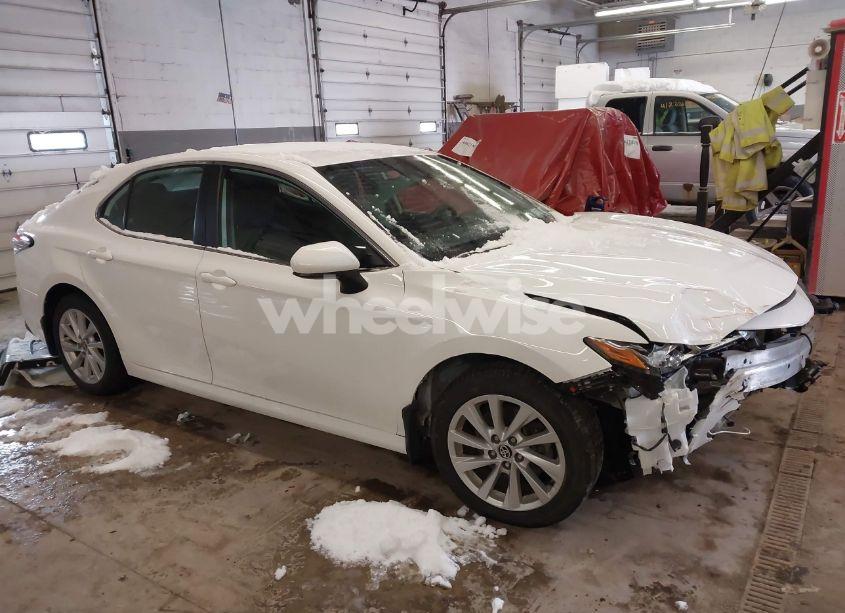 2022 Toyota Camry LE AWD (VIN 4T1C11BK1NU067636) main photo
