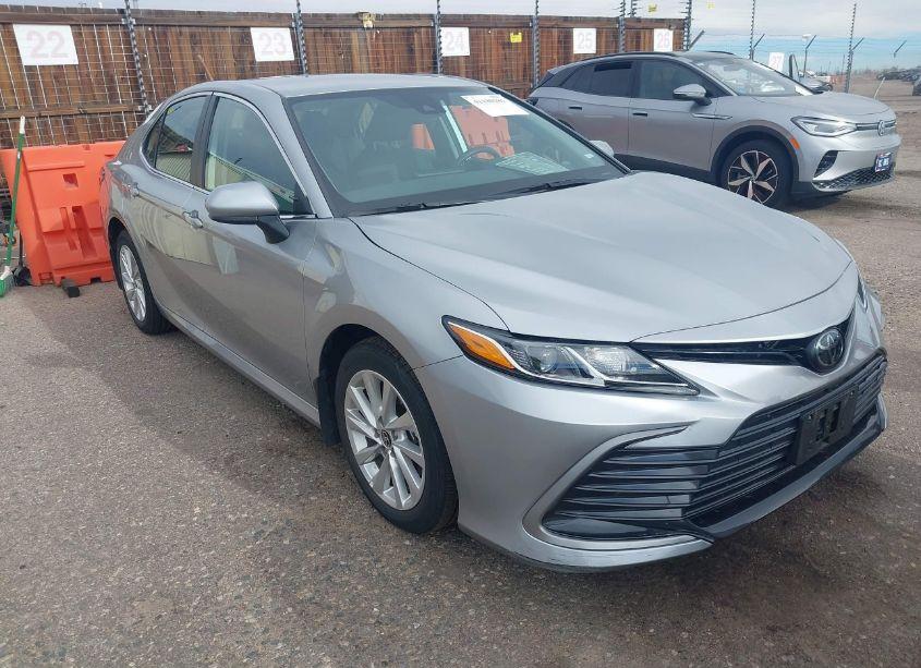 2023 Toyota Camry LE (VIN 4T1C11BK1PU098162) main photo