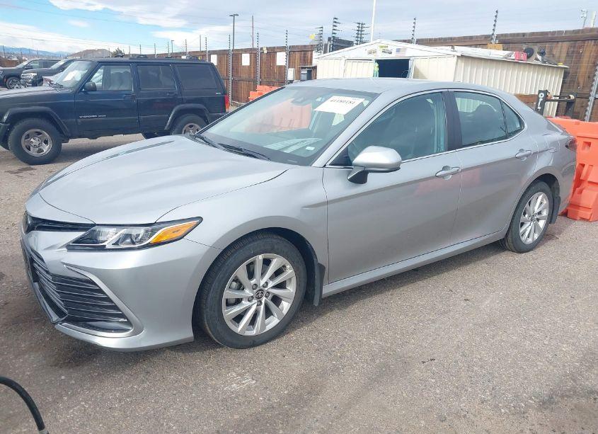 Photo 2 of 2023 Toyota Camry LE (VIN 4T1C11BK1PU098162)