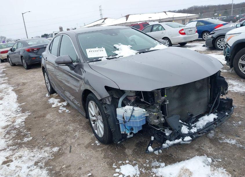 2020 Toyota Camry LE AWD (VIN 4T1C11BK2LU017888) main photo