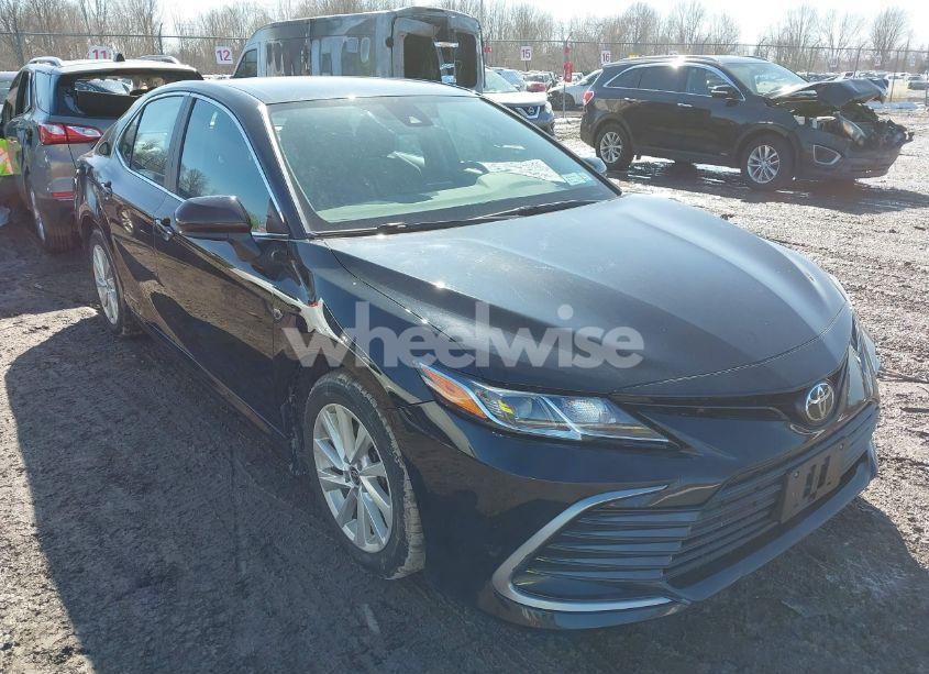 2021 Toyota Camry LE AWD (VIN 4T1C11BK2MU033526) main photo