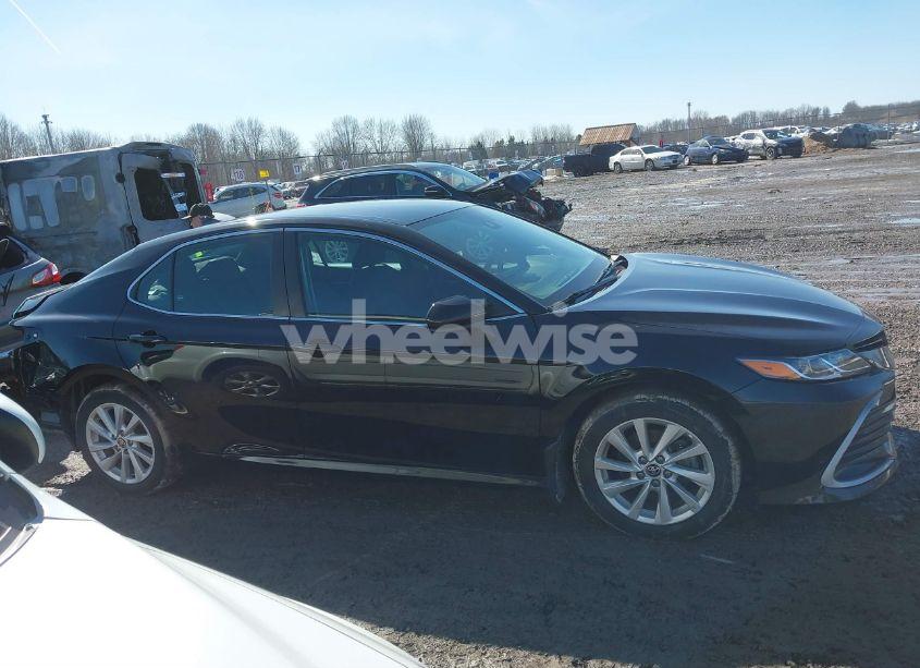 Photo 13 of 2021 Toyota Camry LE AWD (VIN 4T1C11BK2MU033526)