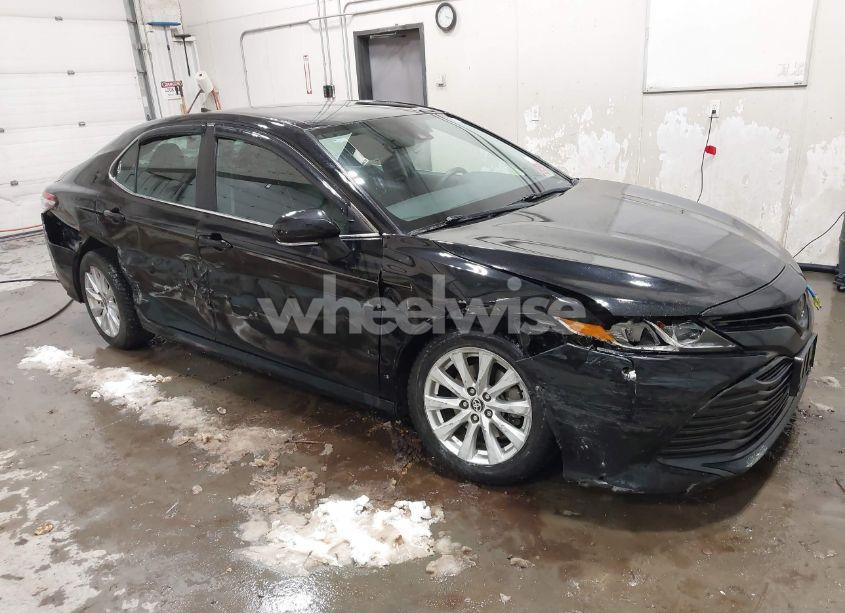2020 Toyota Camry LE AWD (VIN 4T1C11BK4LU004740) main photo