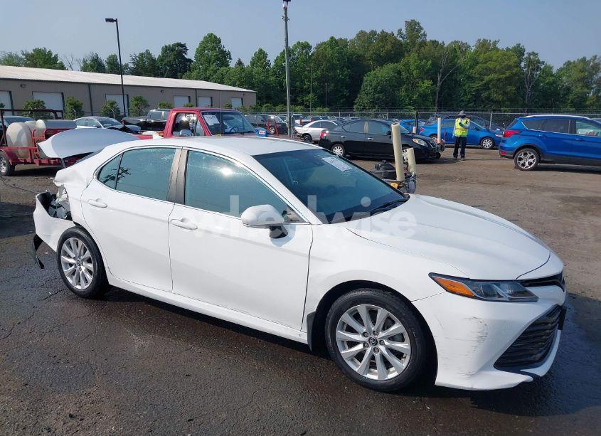 2020 Toyota Camry LE AWD (VIN 4T1C11BK4LU010585) main photo