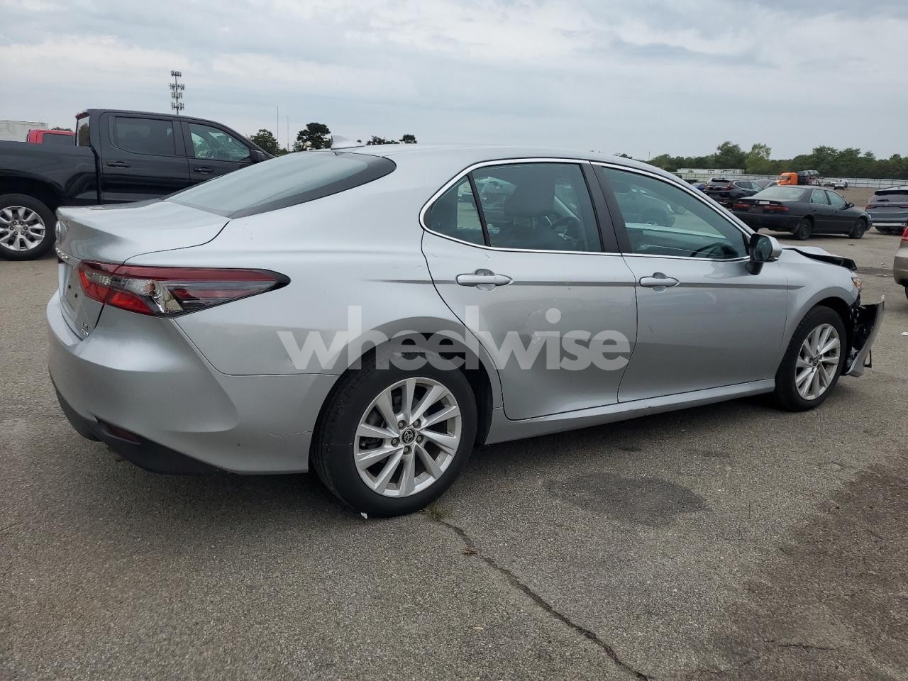 Photo 3 of 2022 TOYOTA CAMRY LE (VIN 4T1C11BK4NU065993)