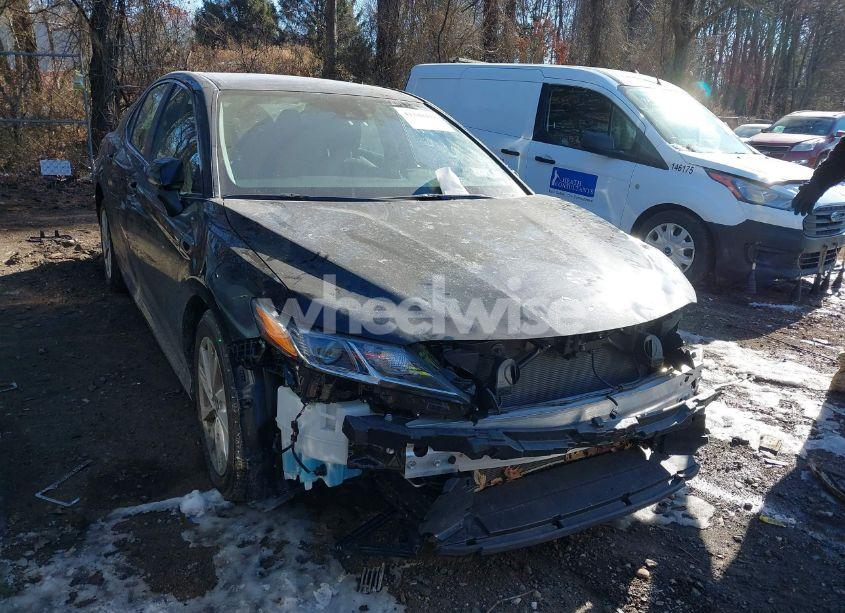 2024 Toyota Camry LE (VIN 4T1C11BK4RU123574) main photo