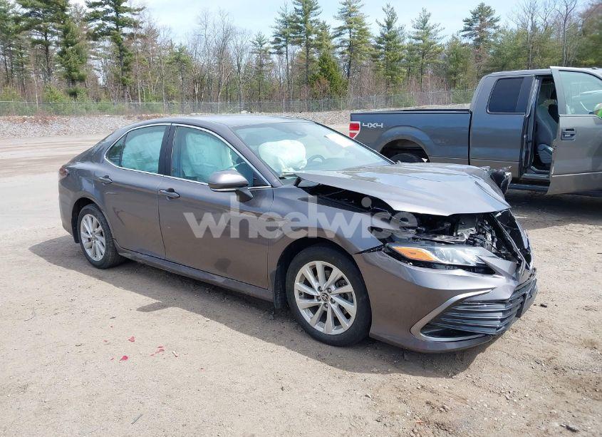 2023 Toyota Camry LE (VIN 4T1C11BK5PU083065) main photo