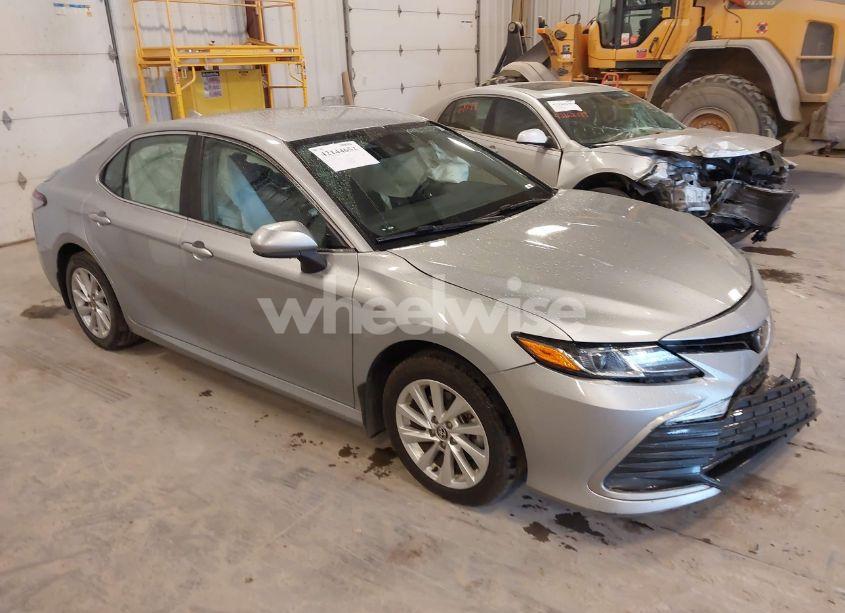 2023 Toyota Camry LE (VIN 4T1C11BK6PU092261) main photo