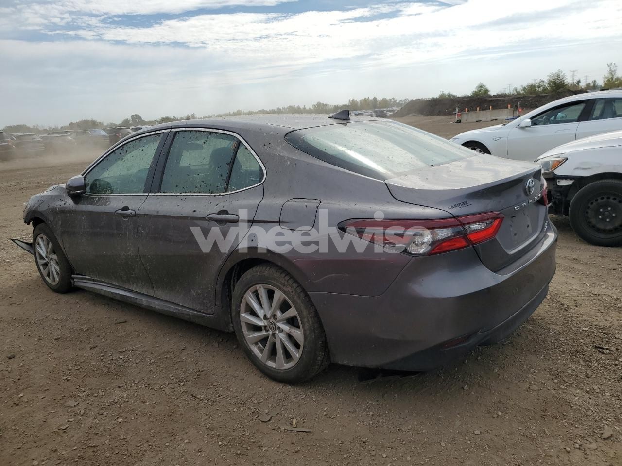 Photo 2 of 2021 TOYOTA CAMRY LE (VIN 4T1C11BK7MU021324)
