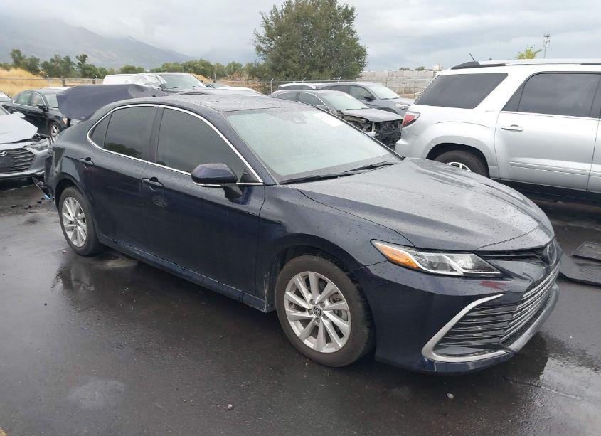 2021 Toyota Camry LE AWD (VIN 4T1C11BK7MU033893) main photo