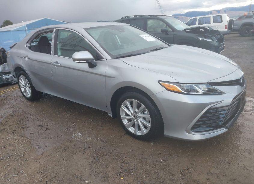 2024 Toyota Camry LE (VIN 4T1C11BK7RU123312) main photo