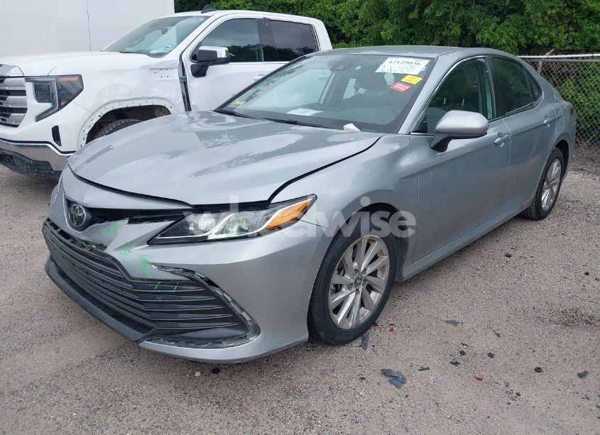 Photo 2 of 2023 Toyota Camry LE (VIN 4T1C11BK8PU103194)