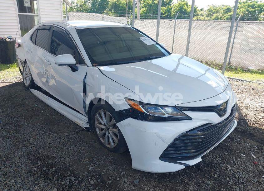 2020 Toyota Camry LE AWD (VIN 4T1C11BK9LU007164) main photo